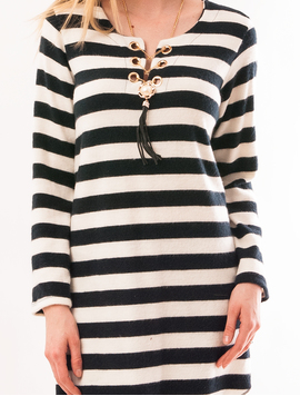 Bluza Dama Lunga In Dungi Cu Colier Layering Up Alb Si Bleumarin