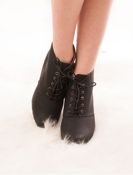 Botine Dama Cu Siret Si Toc Peculiar Negre