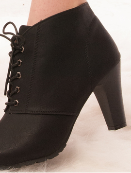 Botine Dama Cu Siret Si Toc Peculiar Negre