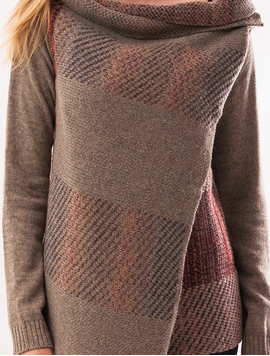 Cardigan Dama Cu Model Strange Bej Si Fucsia