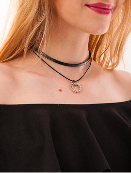 Choker Cu Pandantiv Cerc Cu Flori Si Pietre Evening Negru