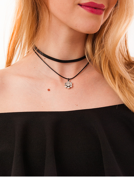 Choker Cu Pandantiv Cu Floare Si Pietricele Evening Negru
