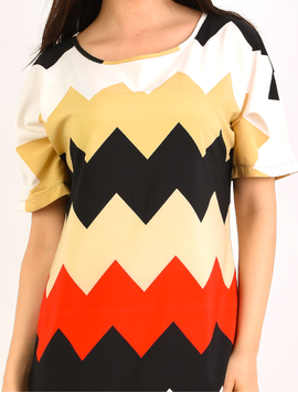 Rochie Dreapta Cu Imprimeu Zig Zag Figure Negru Si Rosu