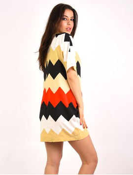 Rochie Dreapta Cu Imprimeu Zig Zag Figure Negru Si Rosu