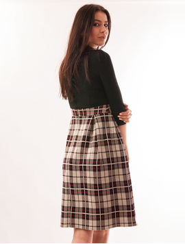 Rochie In Clos Cu Model In Carouri Square Alb-Negru