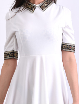Rochie In Clos Cu Broderie La Guler Angel Alba
