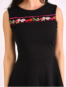 Rochie In Clos Cu Broderie Garden Neagra