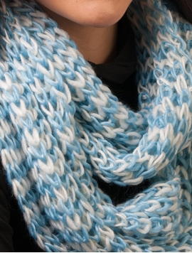 Fular Dama Circular Tricotat Bleu Si Alb