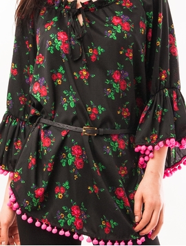 Bluza Dama Cu Model Floral, Ciucuri Si Curea Negru Si Fucsia