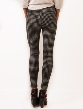 Pantaloni Dama Stil Colant Cu Imprimeu In Zig Zag Alb Negru