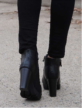 Botine Dama Cu Fermoare Si Toc Negre