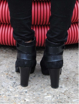 Botine Dama Din Piele Intoarsa Cu Toc Si Curea Negre